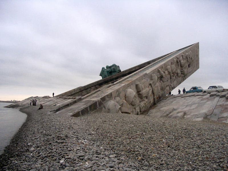 Город герой Новороссийск Вид мемориала со стороны моря